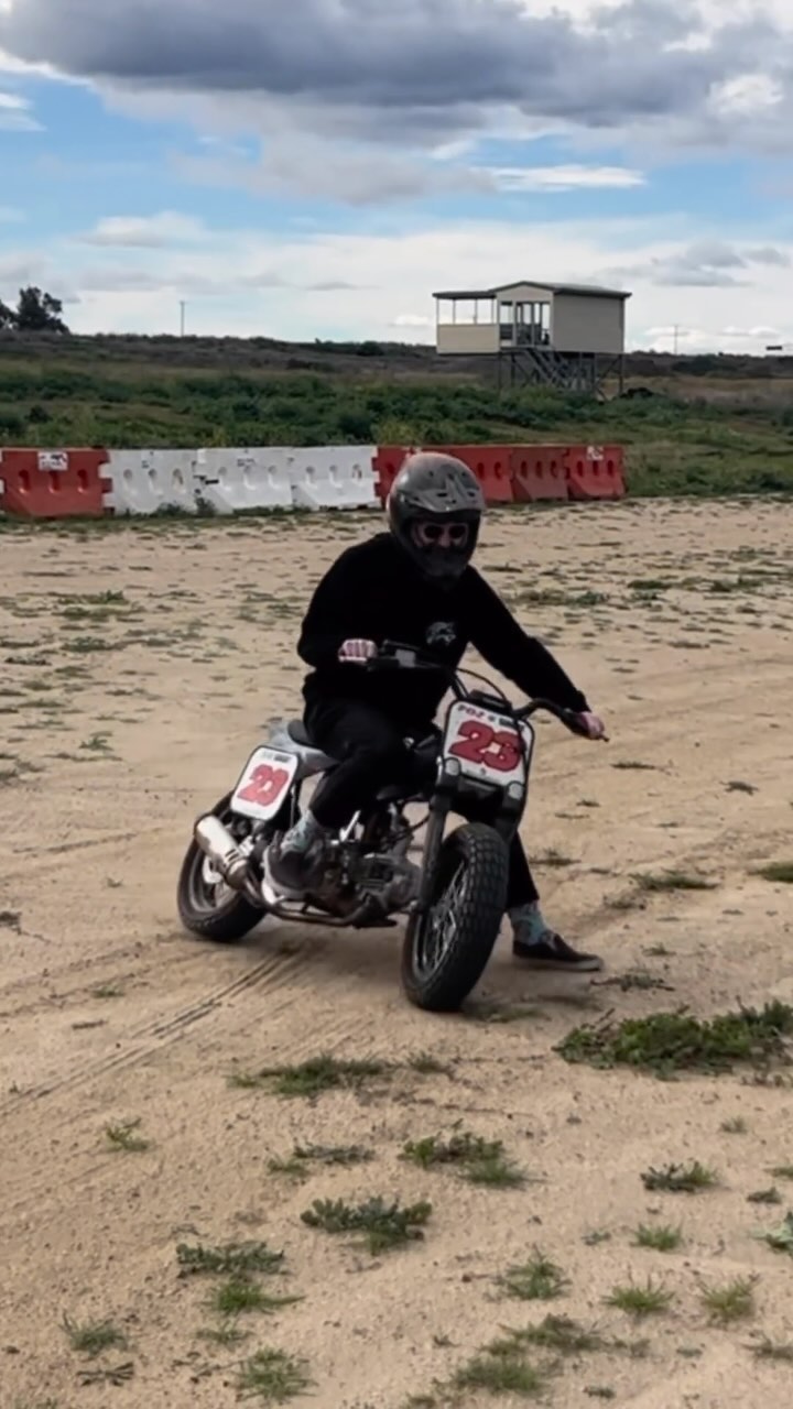 SUNDAY FUN-DAY
@heytrustfall 
—
#sundaymotors #flattrack #moto